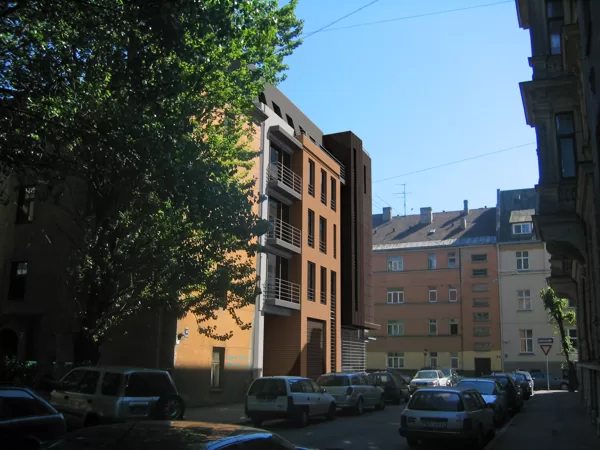 DAUDZDZĪVOKĻU DZĪVOJAMĀ ĒKA AR KOMERCPLATĪBĀM Rīga, Vidus iela 5 / Skiču projekts. 2009.g.