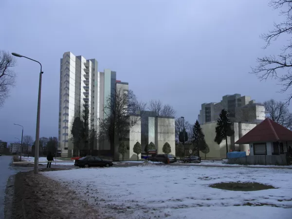 DAUDZDZĪVOKĻU DZĪVOJAMO ĒKU APBŪVE Rīga, Gramzdas un Anniņmuižas ielu stūrī / 2006.gads